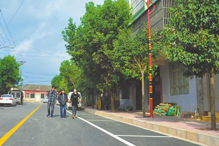高大社区打造优美路域环境.jpg