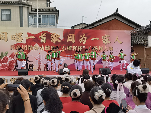 首届“石榴籽杯”广场舞大赛举行.jpg